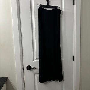 092. Elegant Black Maxi Skirt